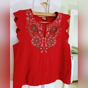 Anthropologie Akemi+Kin red scalloped sleeve embroidered top